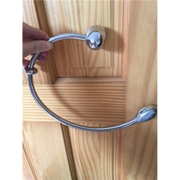 Towel hook, hanger in modern design in chrome - Picture 4 of 4